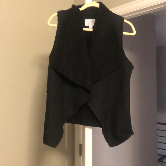 Xhilaration Sherpa Vest - Picture 1 of 3